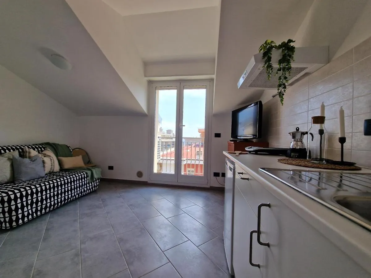 250 Metri Dalla Spiaggia Eleganza Vistamare Apartment Pietra Ligure Italy