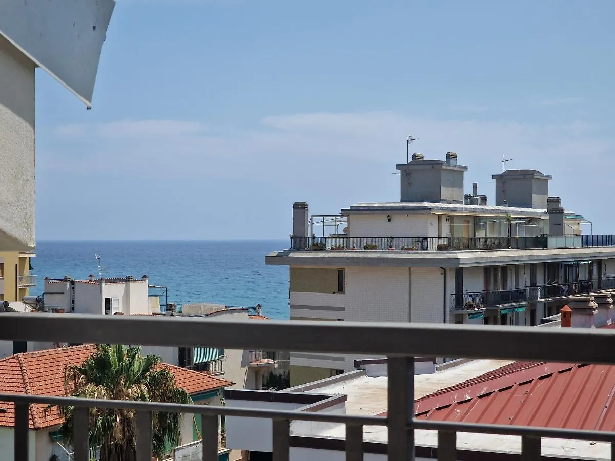 250 Metri Dalla Spiaggia Eleganza Vistamare Apartment Pietra Ligure Italy